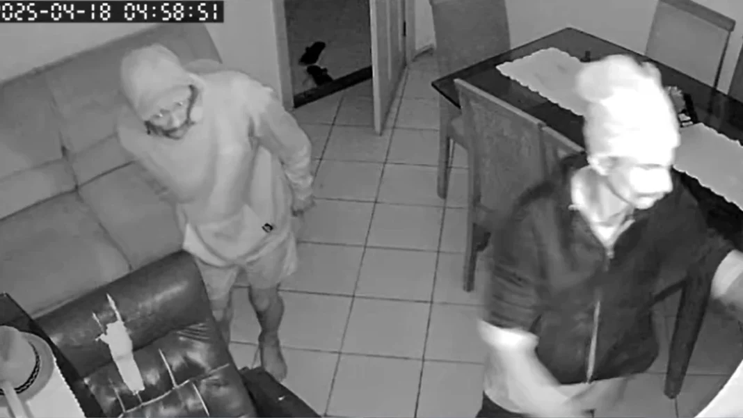 Dupla invade casas e rouba televisões em Vila Velha