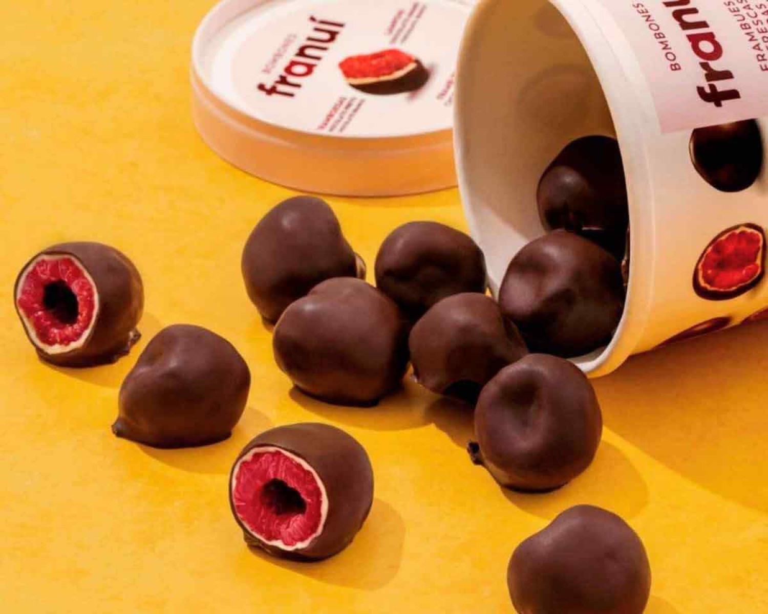 Bombons de chocolate com framboesa da fábrica Rapa Nui