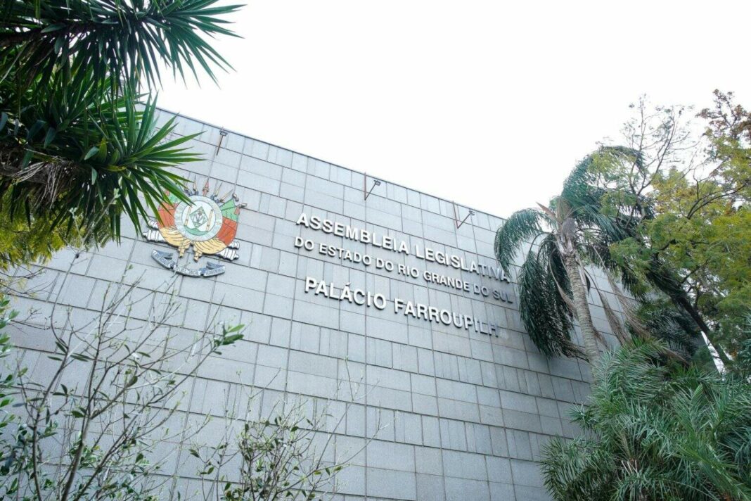 Assembleia gaúcha cria protocolo contra violência política de gênero e raça