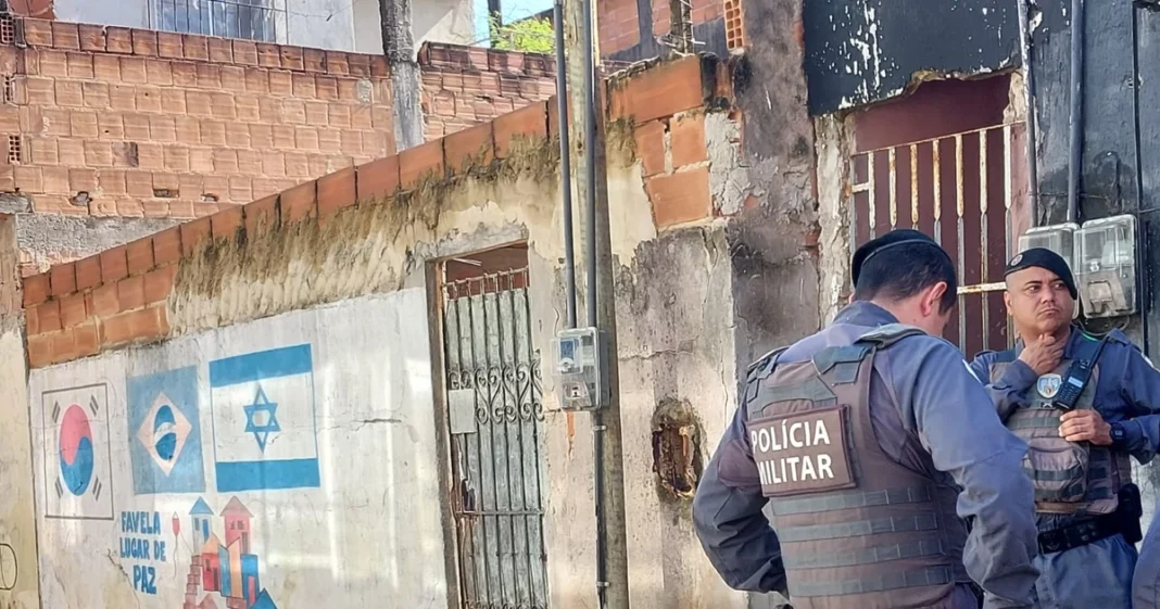 Atiradores cercam rua e provocam mortos e feridos em ataque