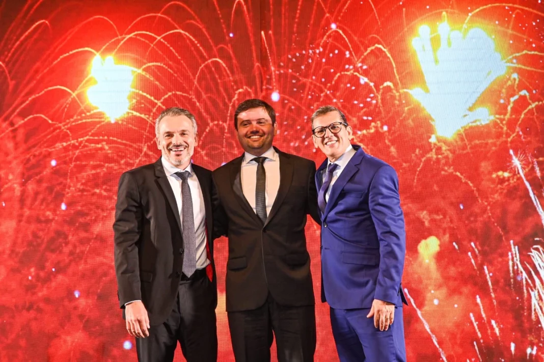 Imobiliária do ES comemora 50 anos com show de César Menotti & Fabiano