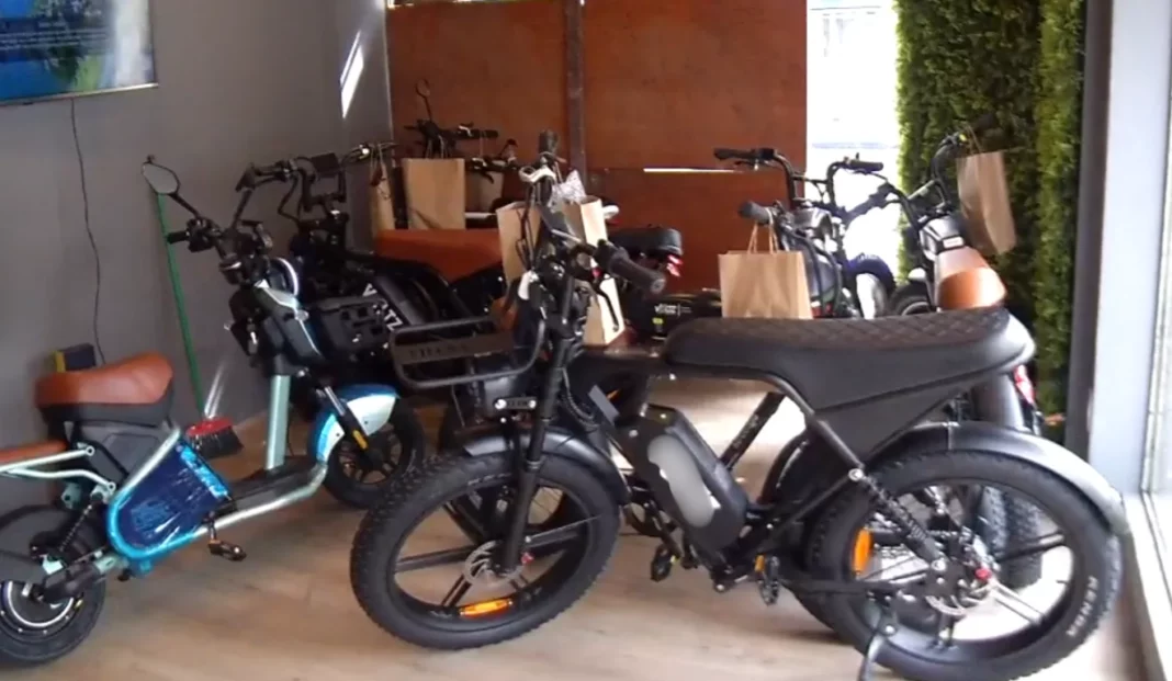 Loja de bicicletas elétricas é depredada no Centro de Vila Velha