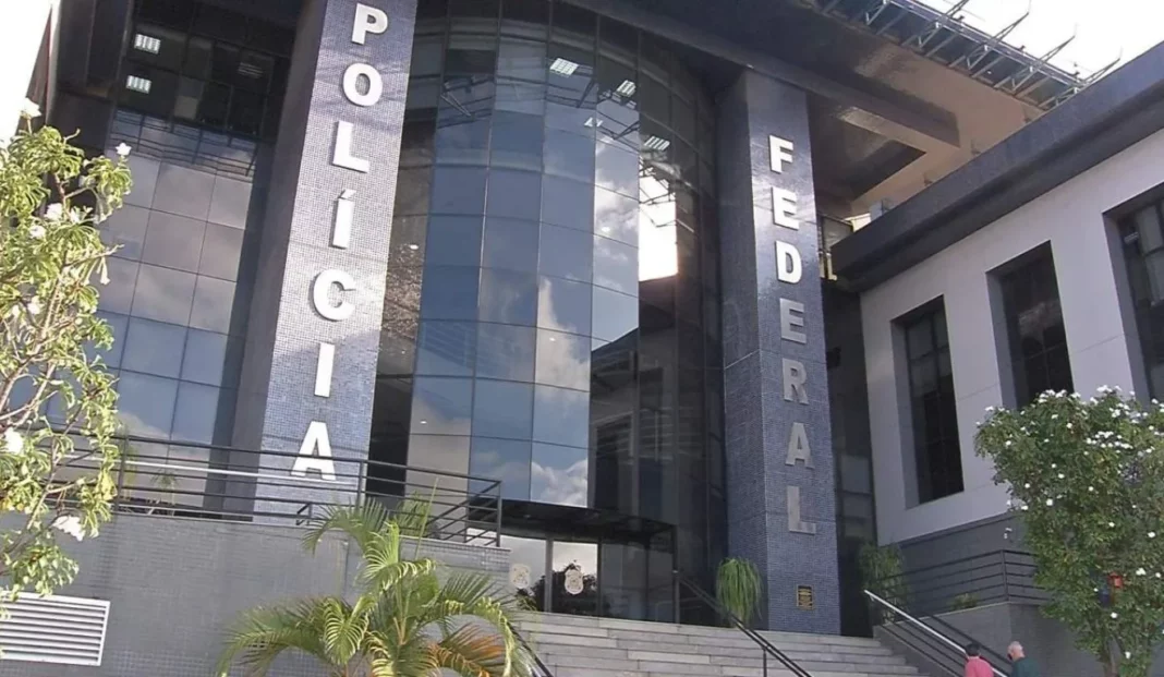 Advogado suspenso é flagrado atendendo presos