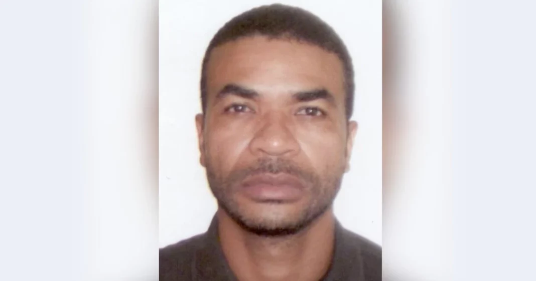 Homem é assassinado a tiros em ponto de ônibus na Serra