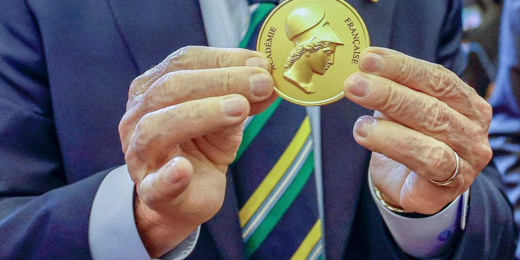 Lula recebe homenagem da Academia Francesa como chefe de Estado