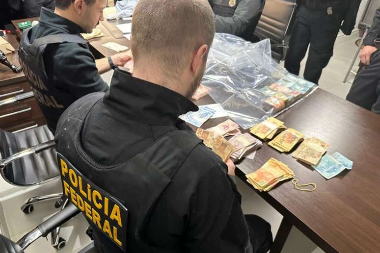 Operação busca desarticular um esquema de corrupção e vazamento de informações sigilosas