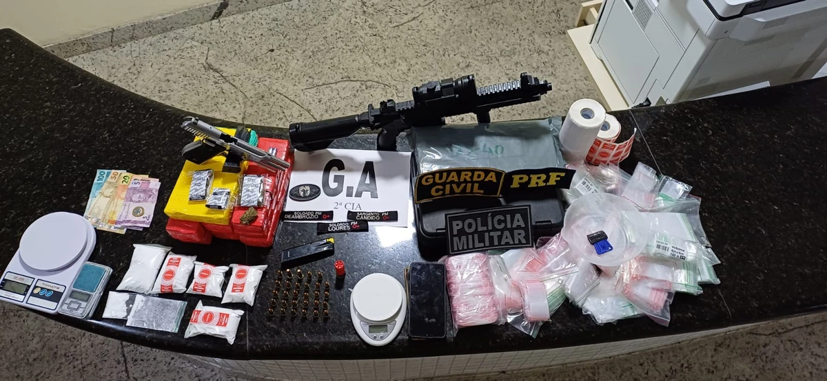 Material apreendido com o suspeito preso