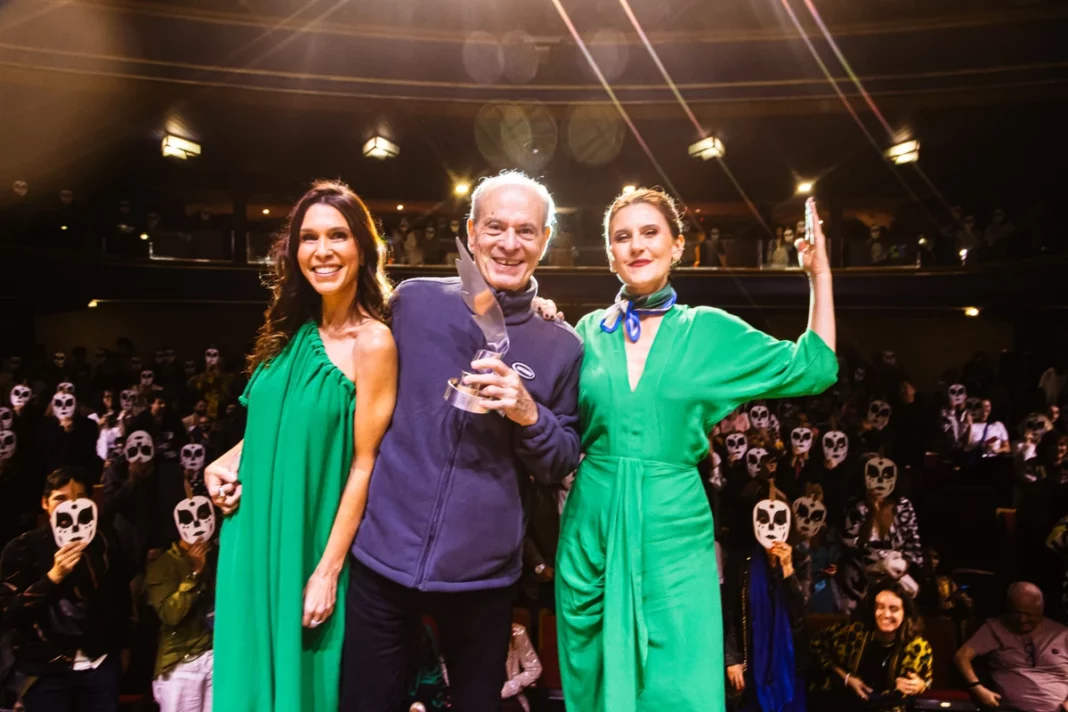 Veja como foi a festa para ney matogrosso no festival de cinema de vitória