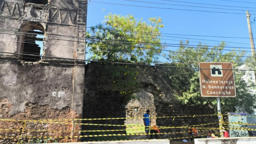 Ruínas de igreja do século xvii passam por investigação arqueológica